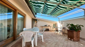 Bilocale in piazza a Numana - CASA DEL SOLE SX